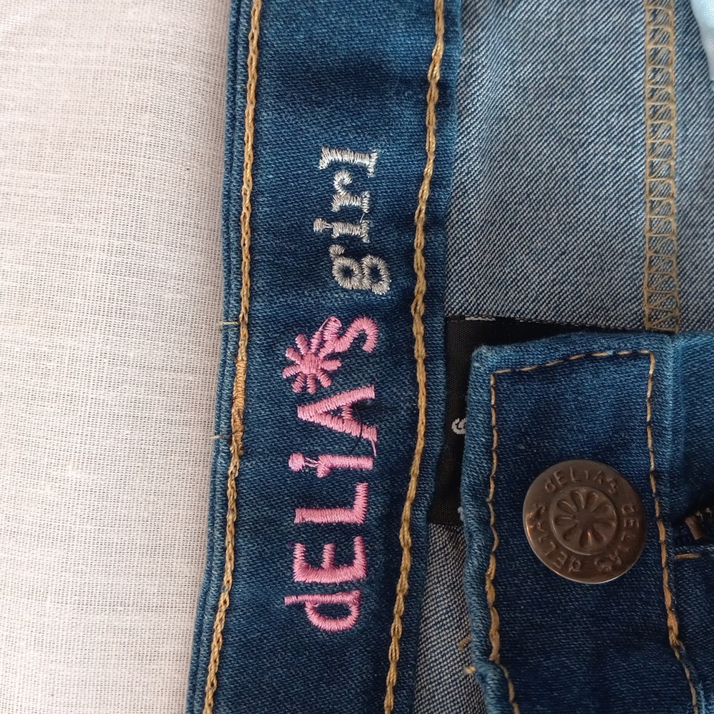 Shorts - Picture 10 of 10